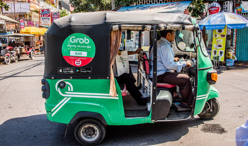 ランカウイ国際空港からの移動で配車アプリ「Grab」を使う