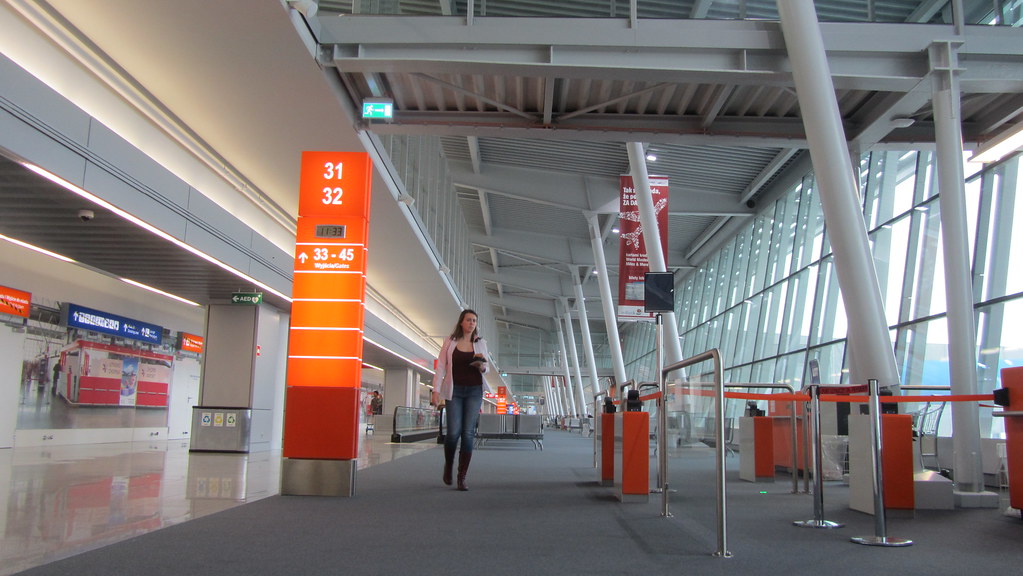 ワルシャワ・ショパン空港の構内