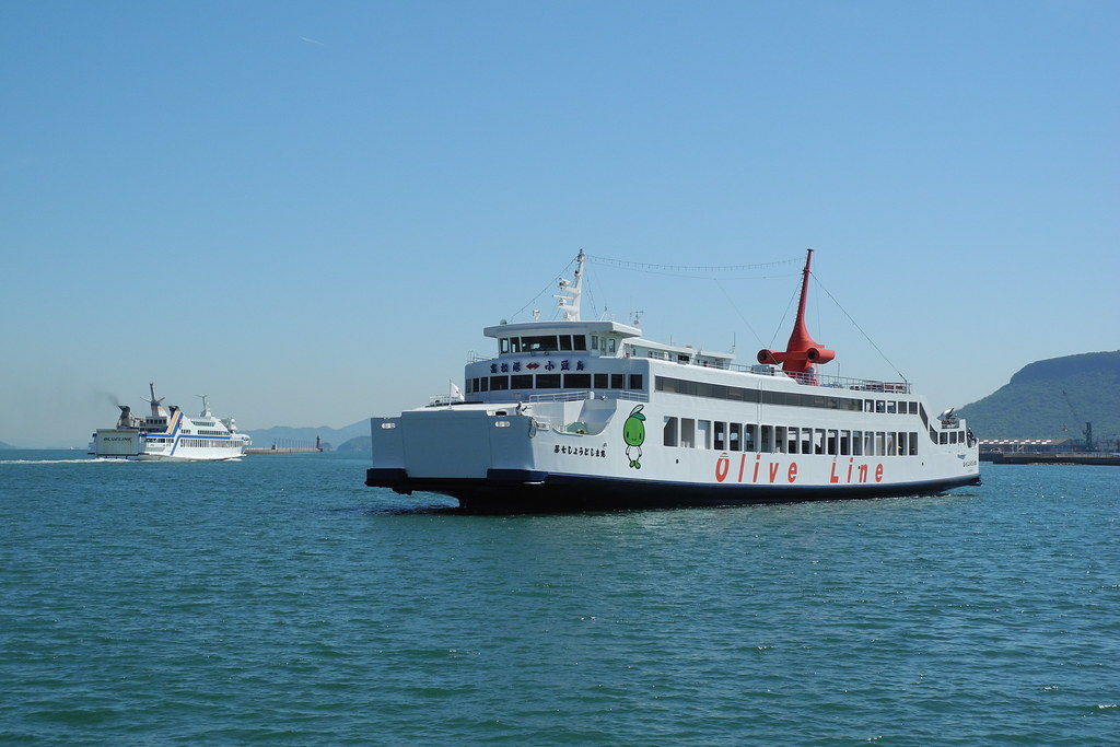 高松～小豆島を運航するフェリー