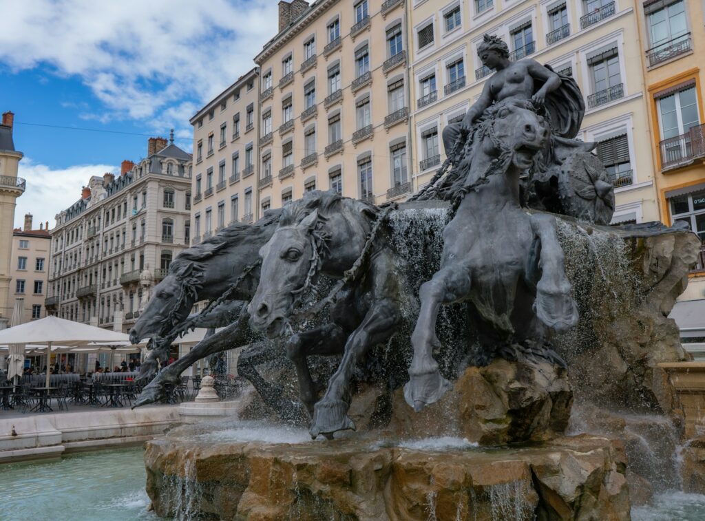リヨンの観光で見たいテロ—広場の噴水