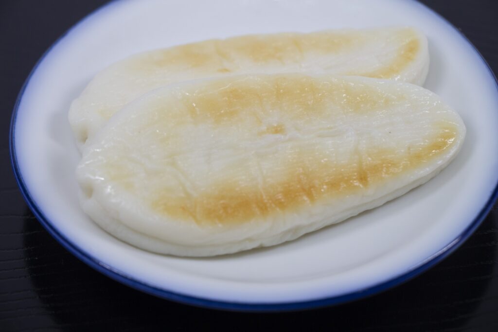 仙台名物の阿部の笹かまを味わう