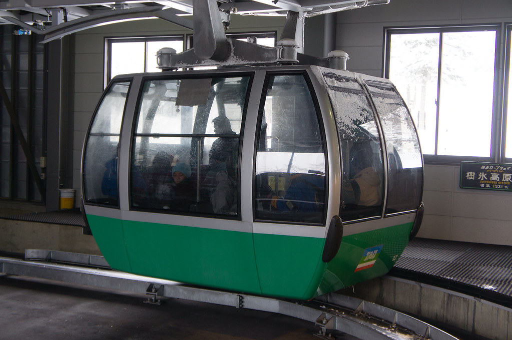 蔵王でロープウェイに乗るイメージ