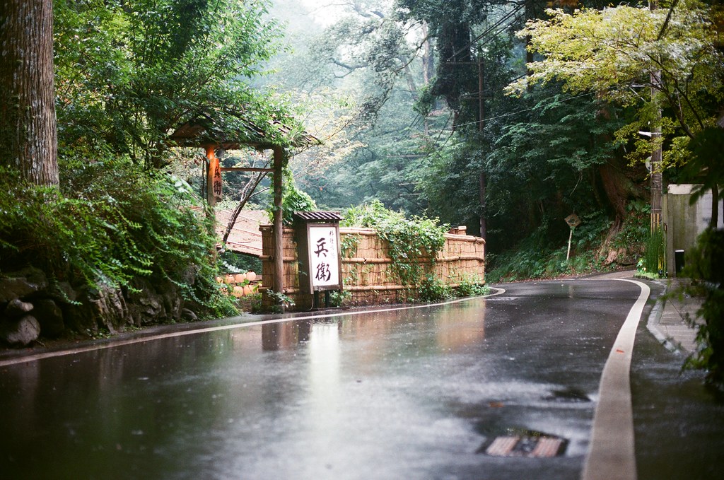 貴船神社の狭い道路