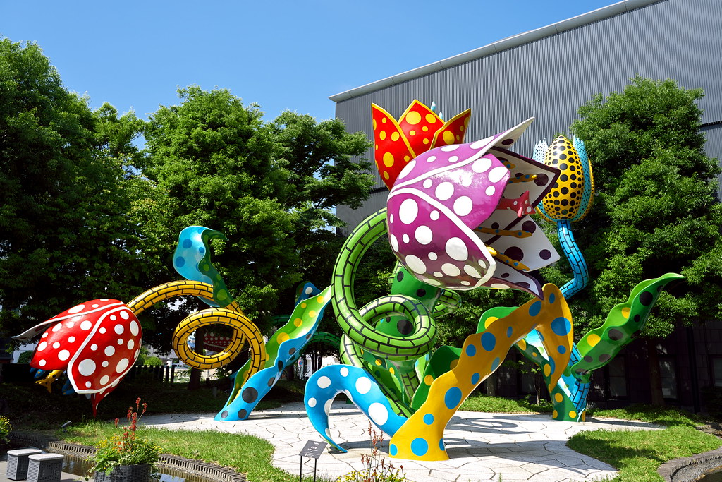 長野県で草間彌生の現代アートを楽しめる松本市美術館