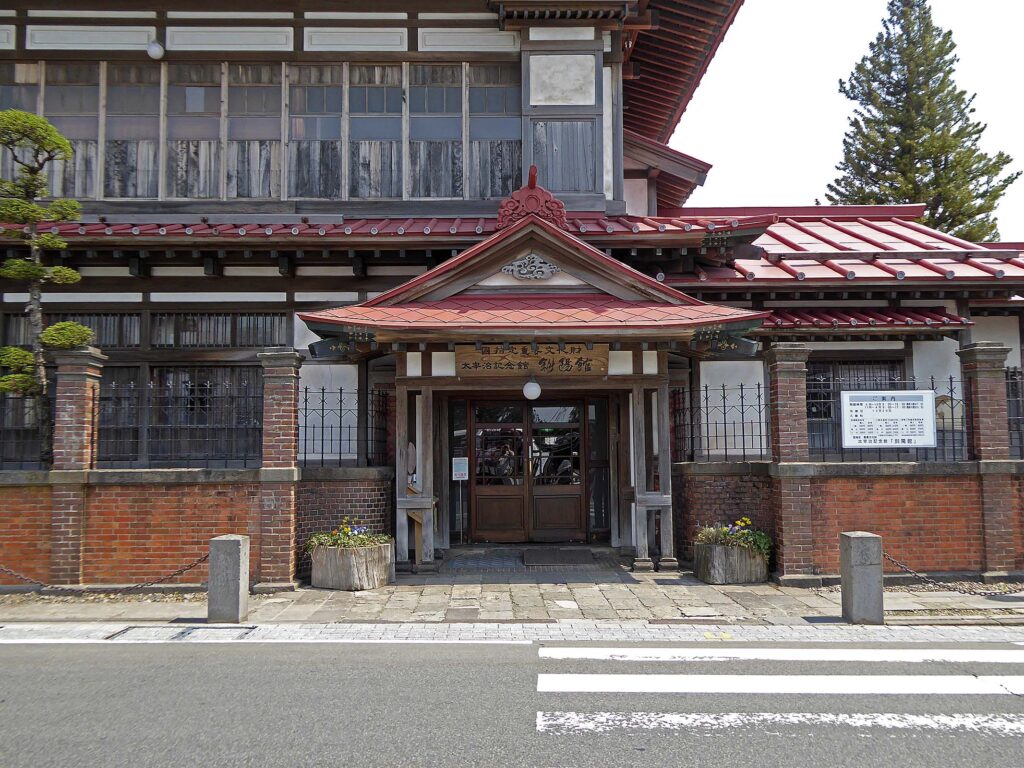 青森2泊3日観光モデルコース太宰治記念館「斜陽館」