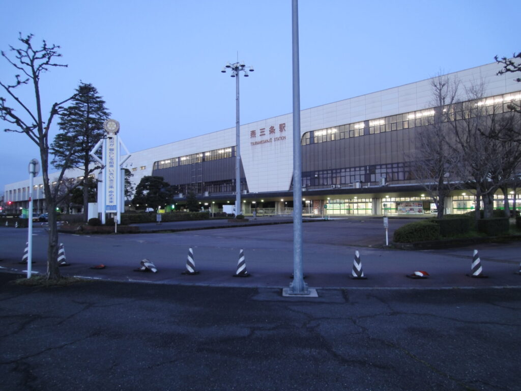 燕三条駅のロータリー