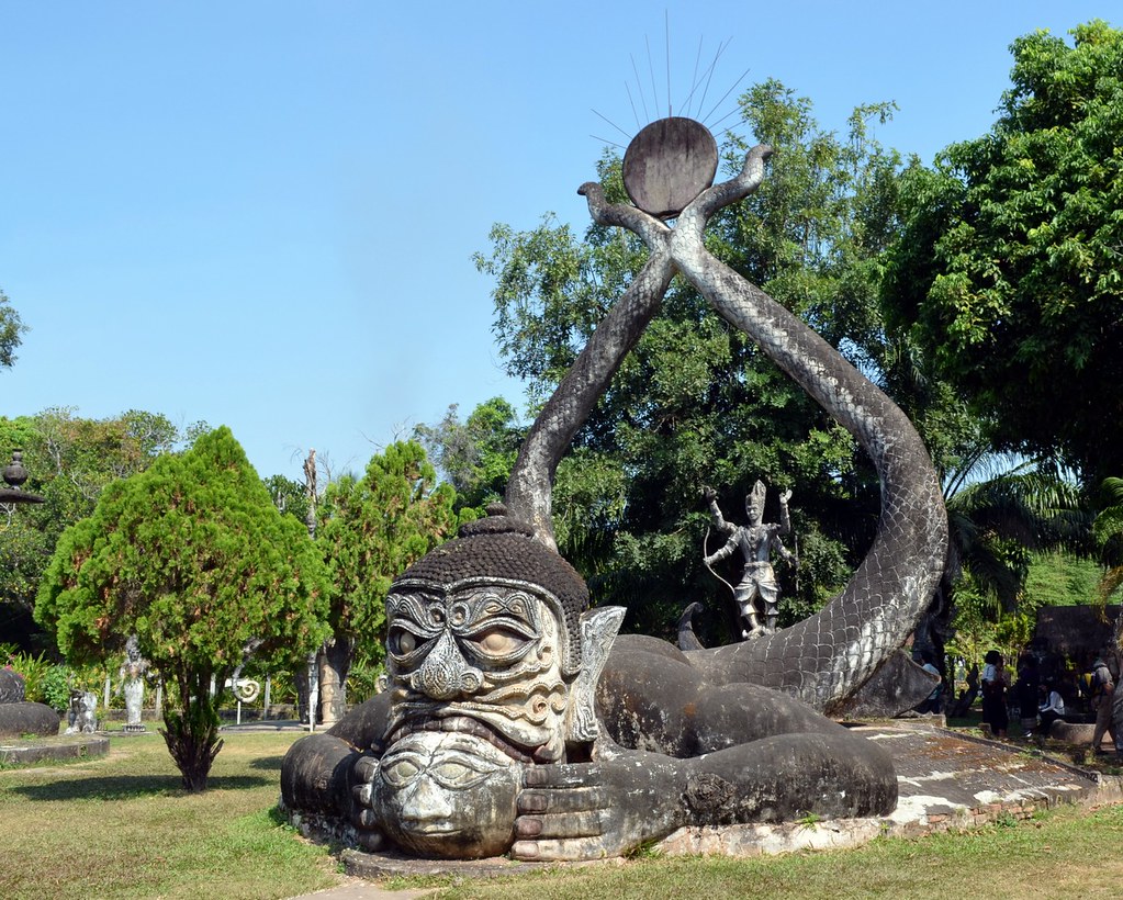 ブッダパークのユニークな仏像や彫刻