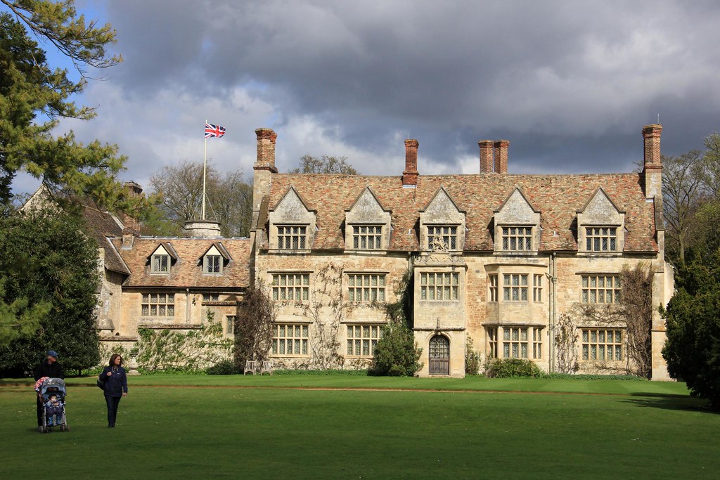 美しいカントリーハウスのアングルシー修道院