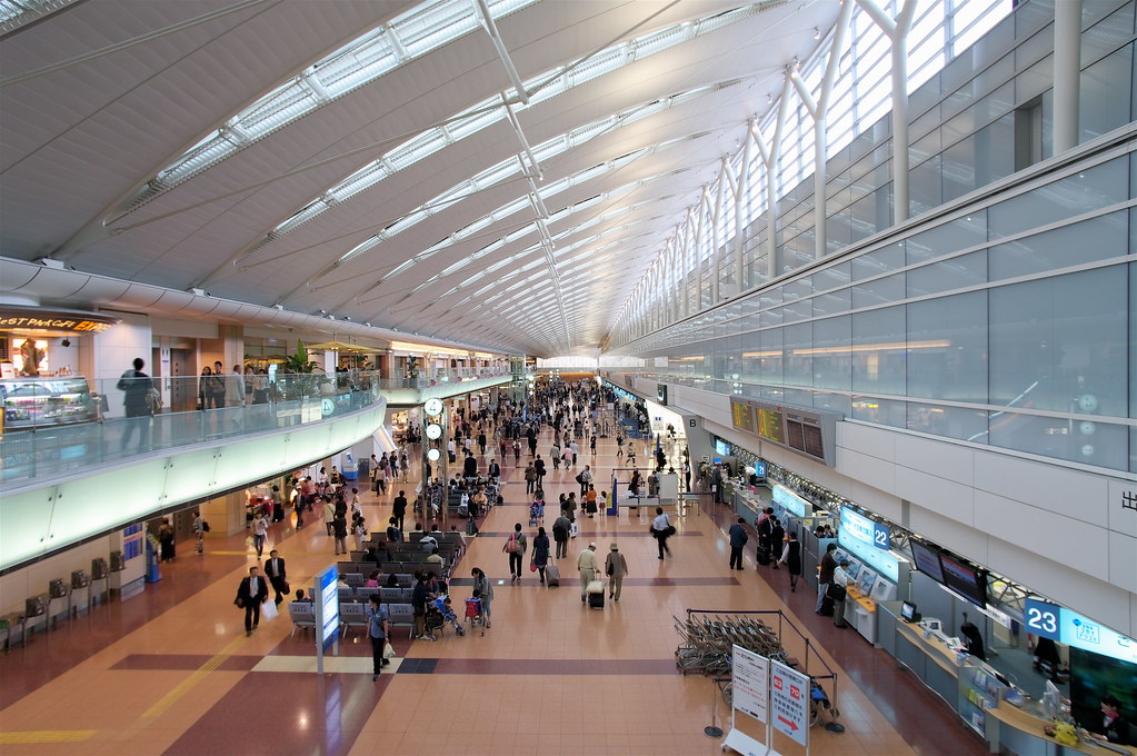 福岡空港の構内