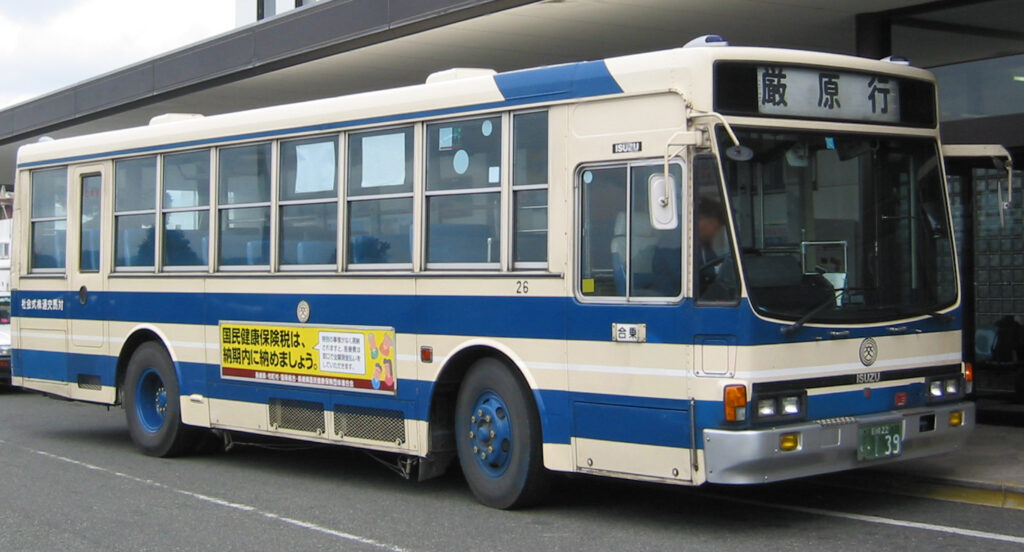 対馬市内を走る路線バス