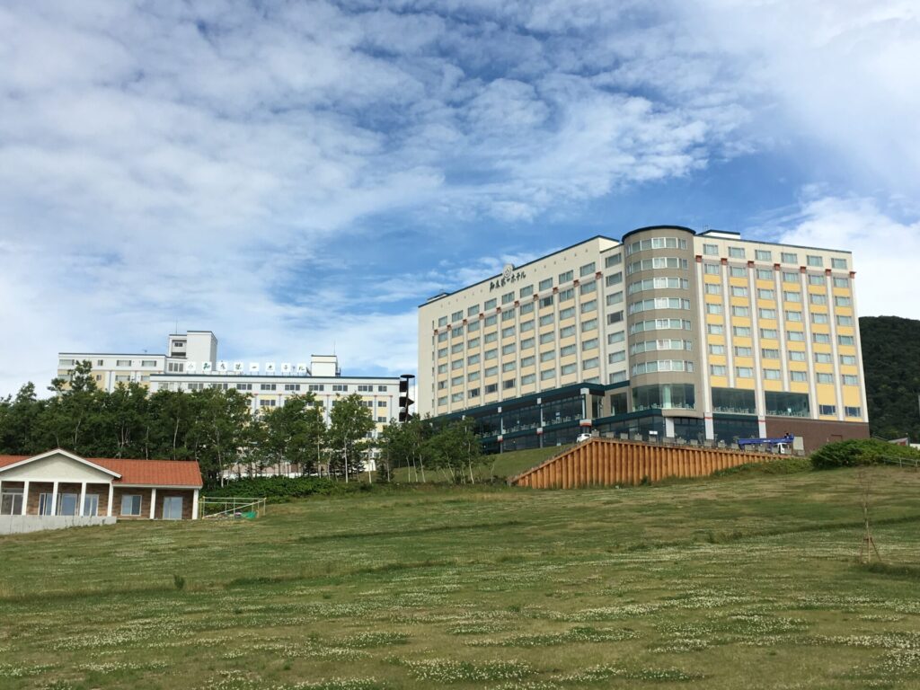 オホーツク海を望む高台にある知床第一ホテル