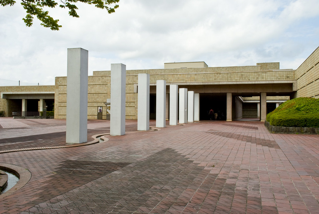 オブジェが印象的な宮城県美術館