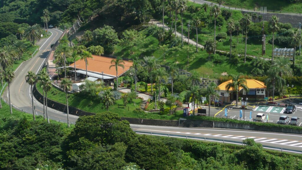 お土産の購入や宮崎の観光情報を調べるのに便利な道の駅なんごう