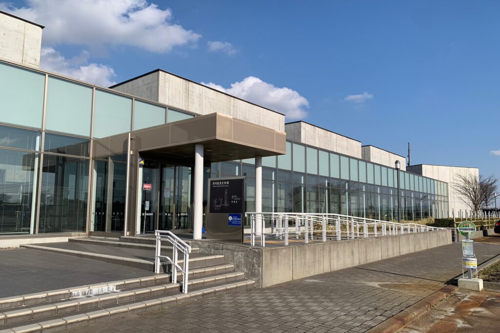 外から見た燕市産業史料館