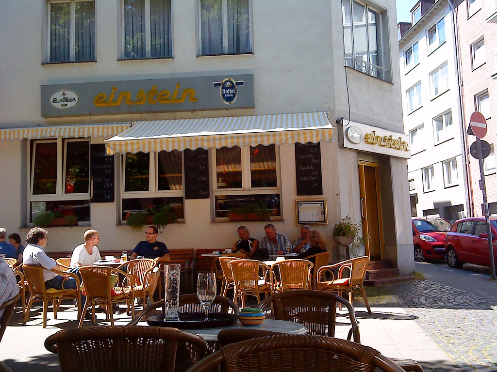 カフェ・アインシュタインのテラス席　ドイツ
