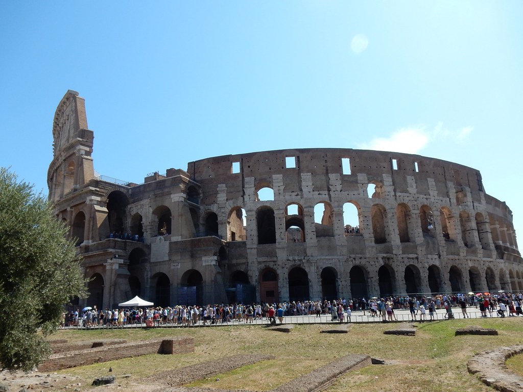 ローマの象徴ともいえるコロッセオ