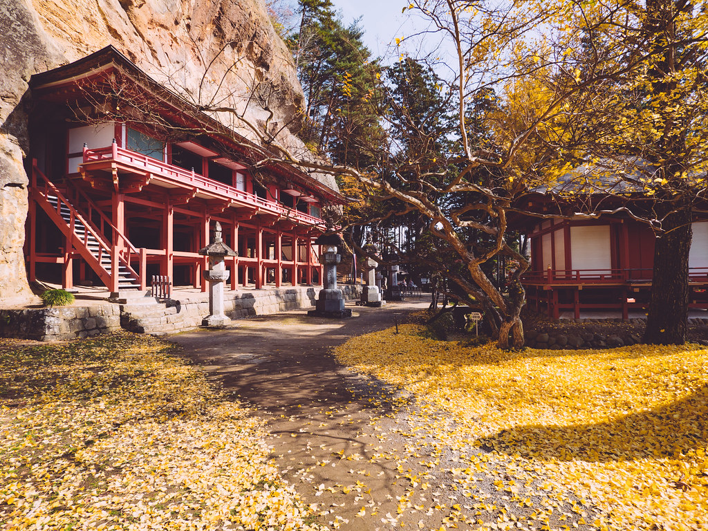 毘沙門天を祀る達谷窟毘沙門堂