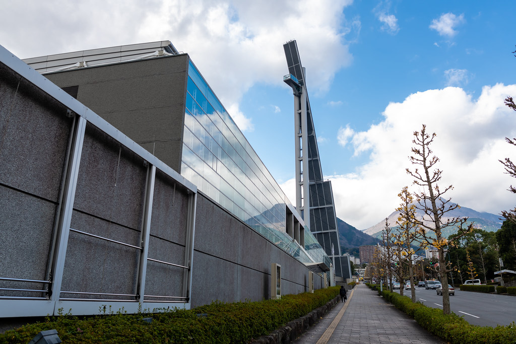 ユニークなデザインのグローバルタワー