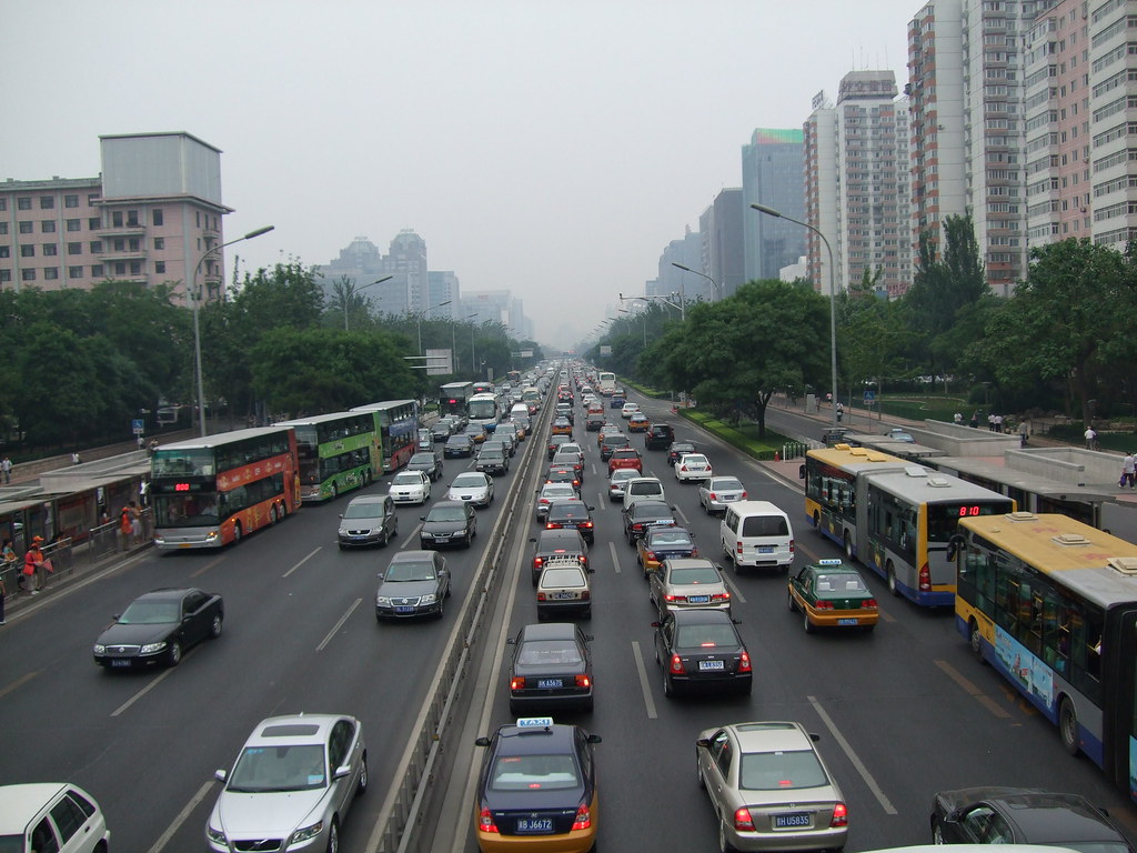 台北市内に行く道