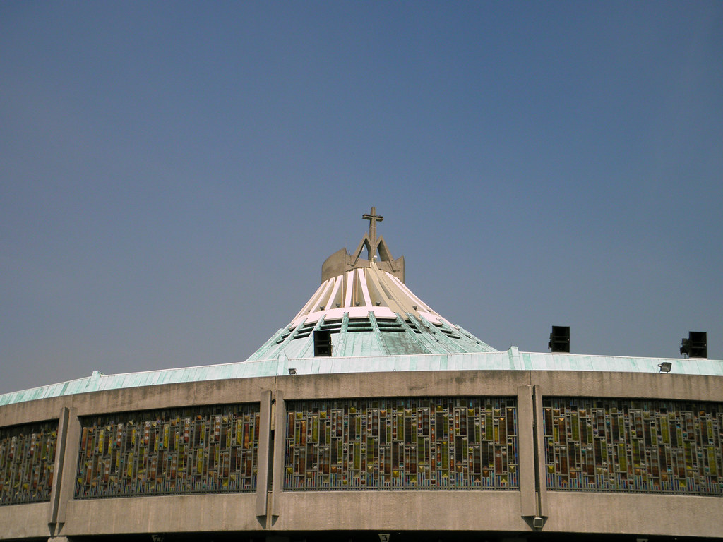 聖母マリアの像が展示されているグアダルーペ寺院