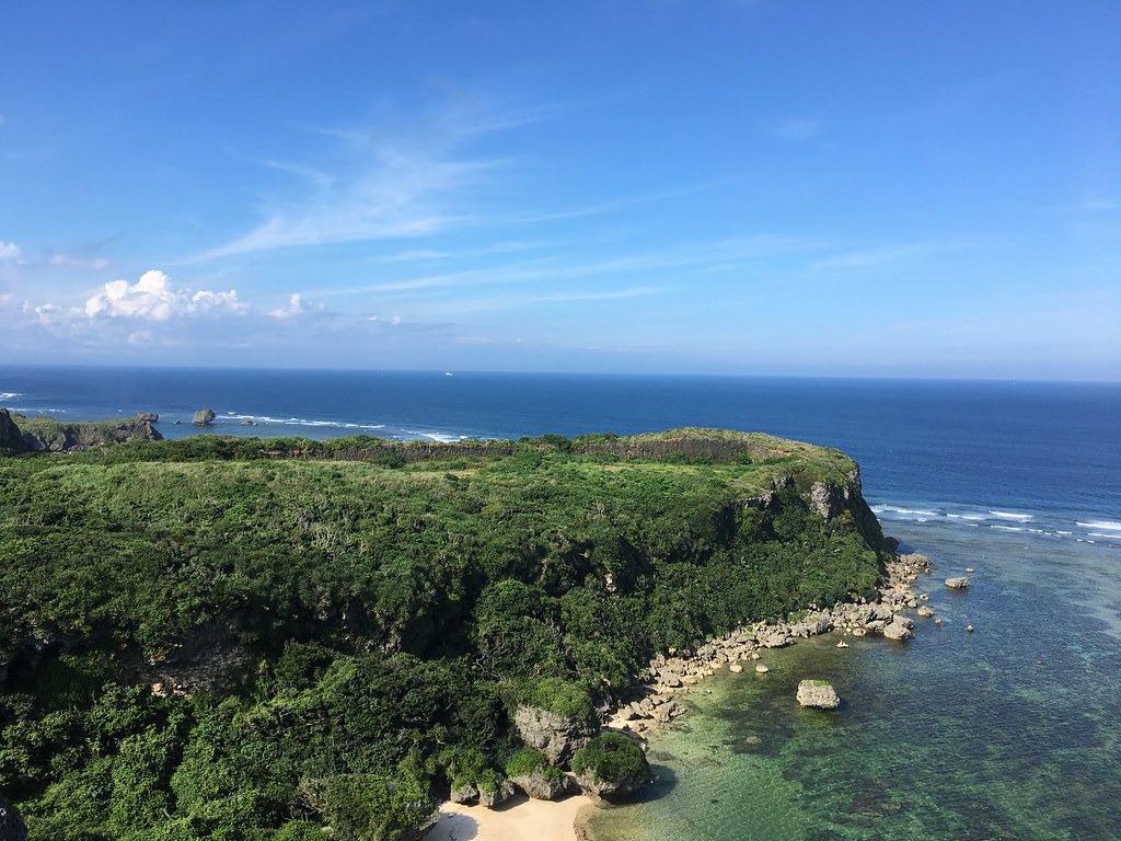 沖縄本島の南部に位置する絶景スポット果報バンタ