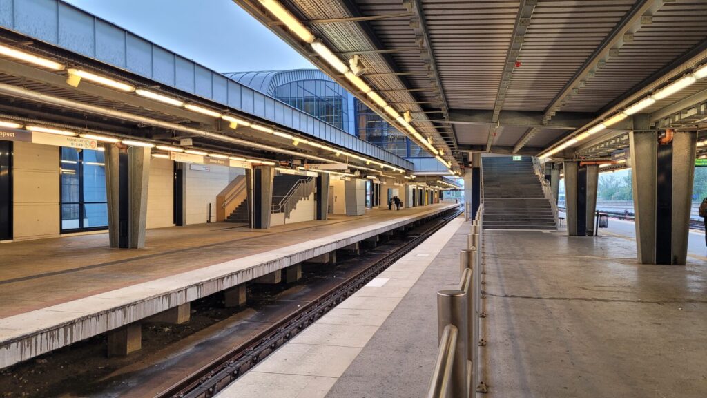 終点のクーバーニャ・キシュペシュト駅