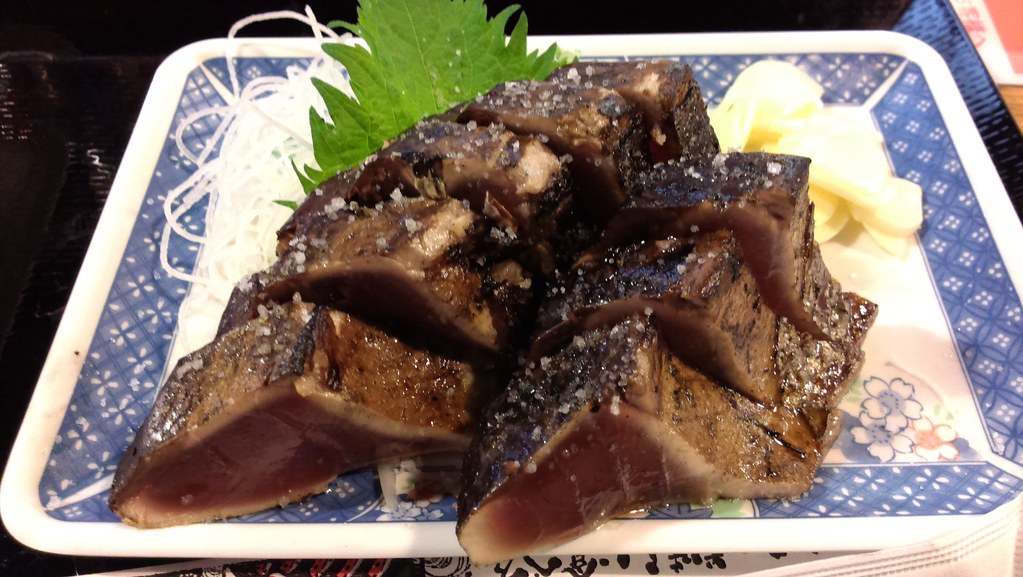 高知のカツオは藁焼きで香ばしく仕上げられています