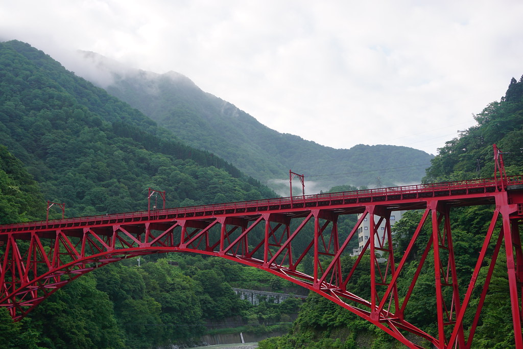 宇奈月温泉にある新山彦橋を散策