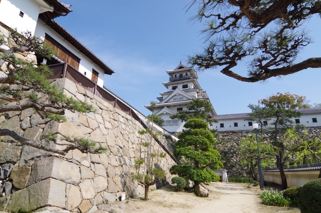 対策KW「今治城を臨む」