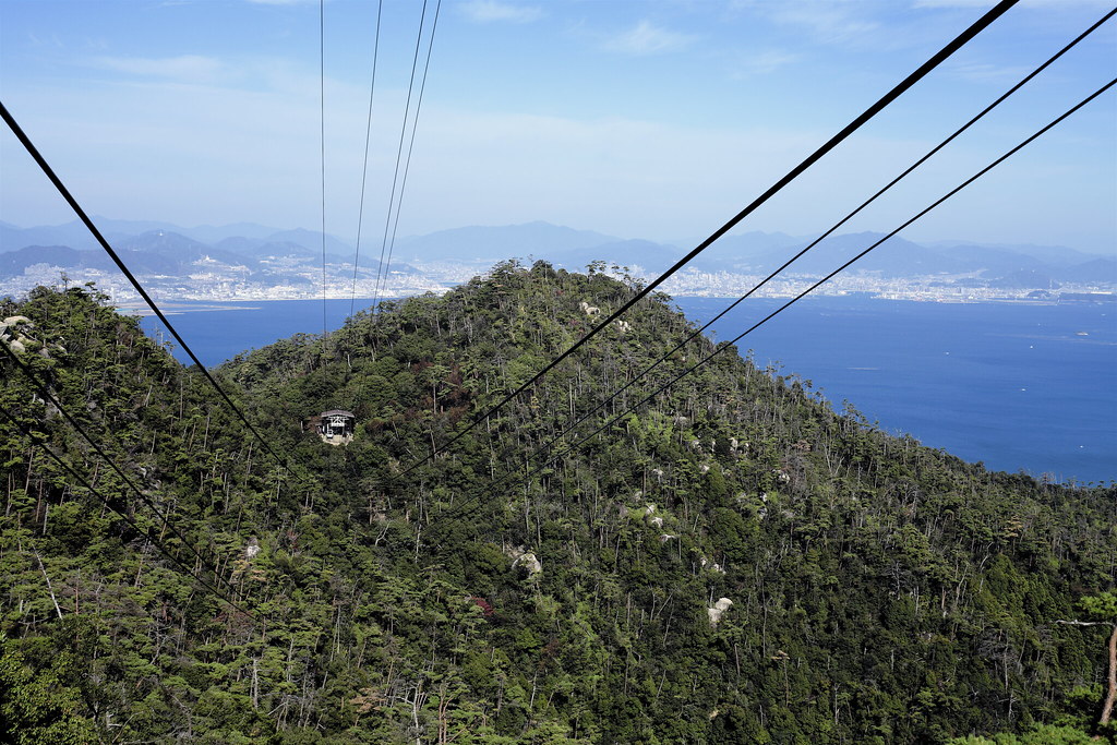 宮島ロープウェー乗車中の風景