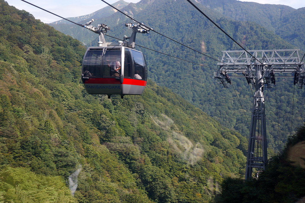 谷川岳ロープウェイで空中散歩を楽しむ