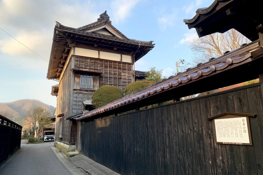 城下町の風情漂う村上市の観光スポット「安善小路」