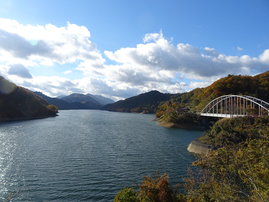 自然広がる九頭竜湖