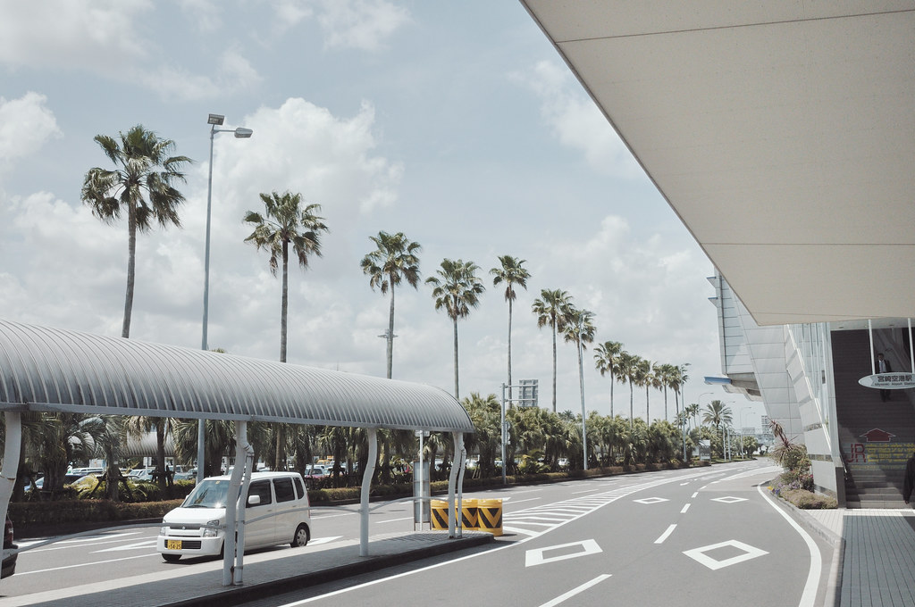 タクシー乗り場は到着ロビーからすぐ