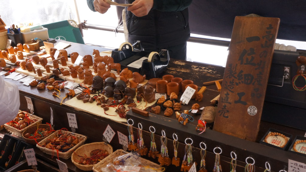 岐阜県高山市の宮川朝市の様子