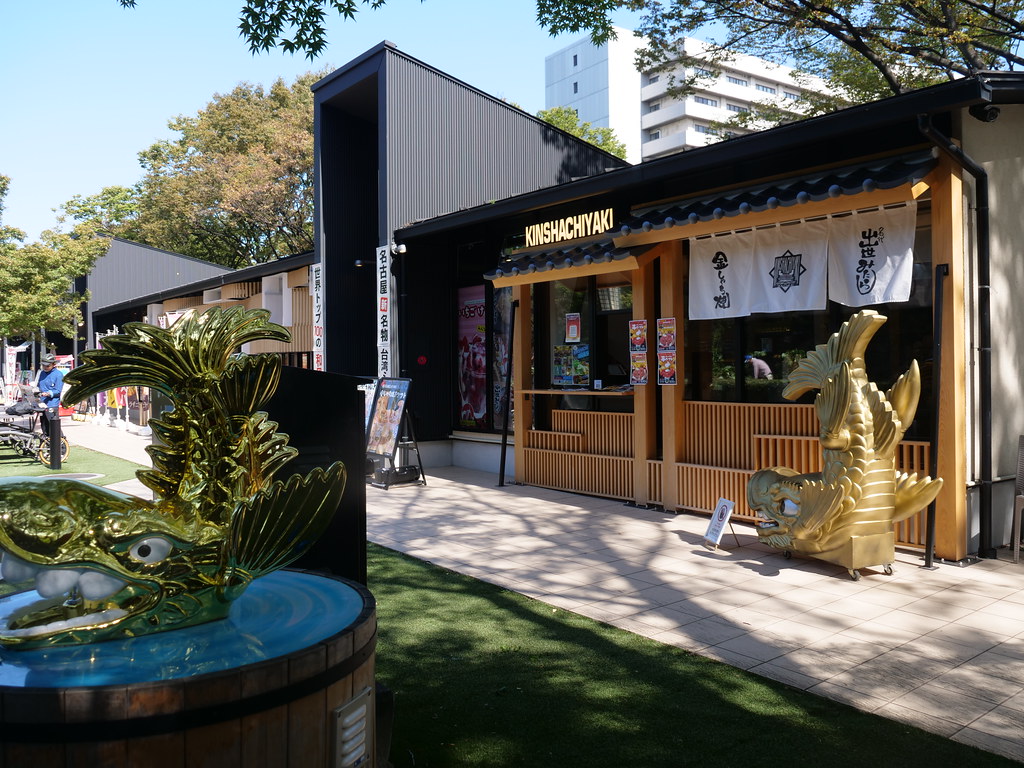 地元の美味しい料理が食べられる金シャチ横丁