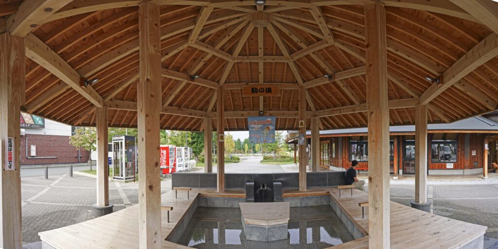天童温泉の足湯