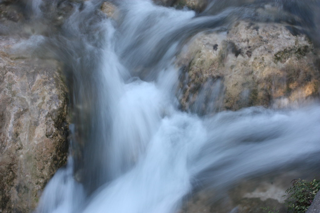 夏の涼しい観光スポット・滝のイメージ画像