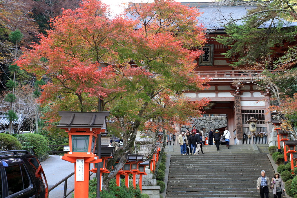 山門から本殿金堂まで約30分のハイキングコースがある鞍馬寺
