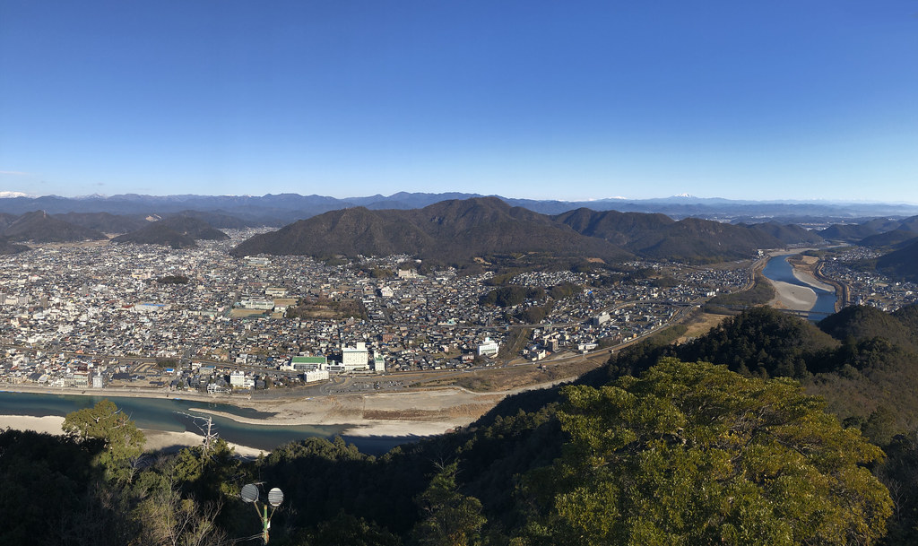 岐阜の観光名所「岐阜城」から見る街並み