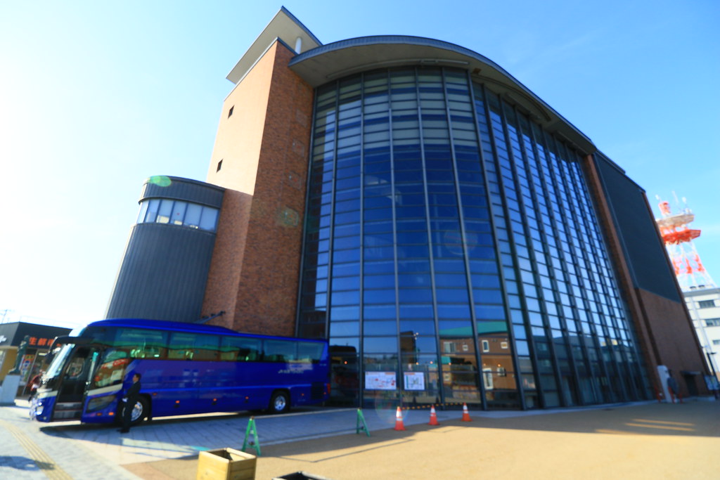 青森を2泊3日で観光モデルコースの立佞武多の館