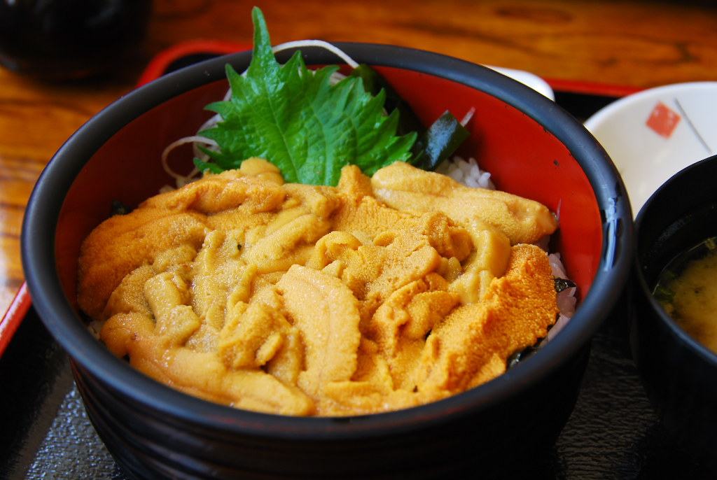 新鮮なウニを使ったウニ丼