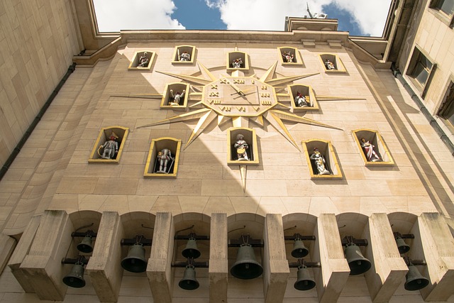 ブリュッセル芸術の丘にあるモンデザールカリヨン