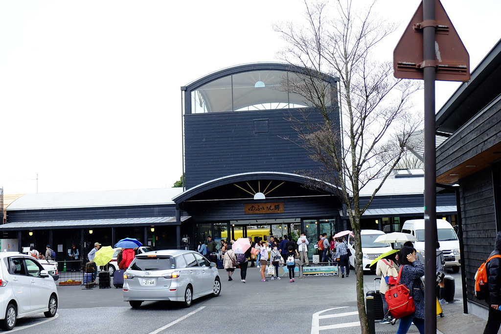 レトロな雰囲気が漂う由布院駅に到着