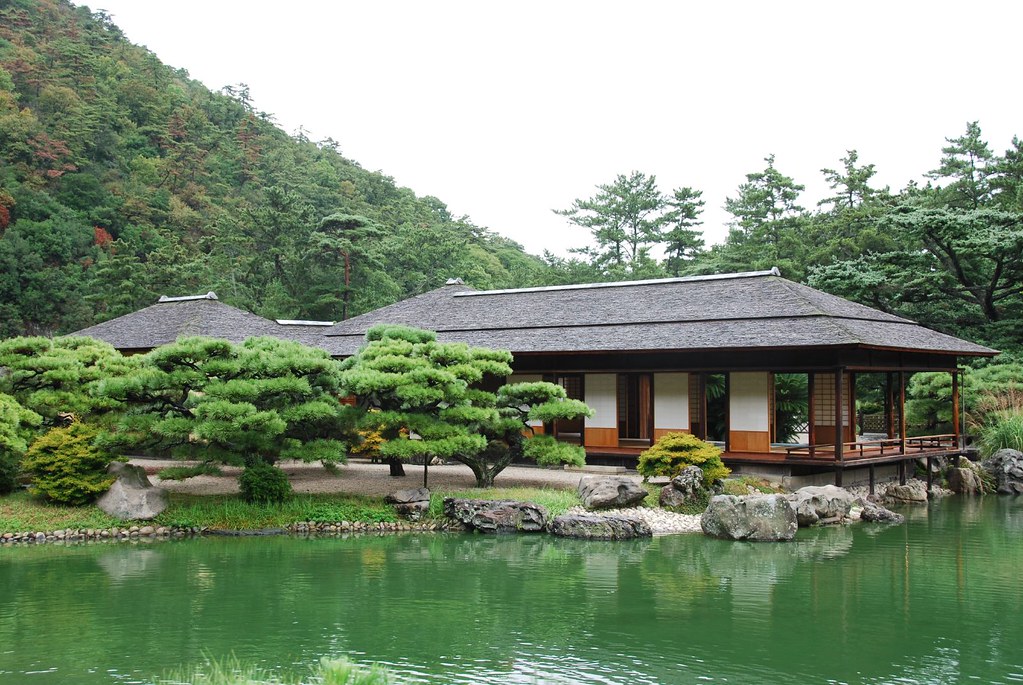 日本の伝統的な庭園美が楽しめる栗林公園