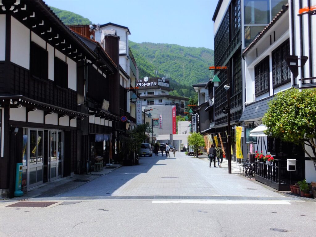 地元の特産品が買える宇奈月温泉街