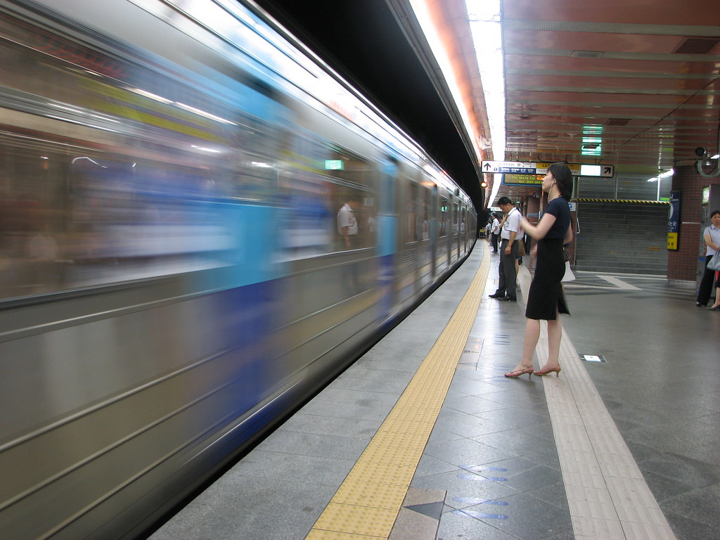 韓国の地下鉄のホーム