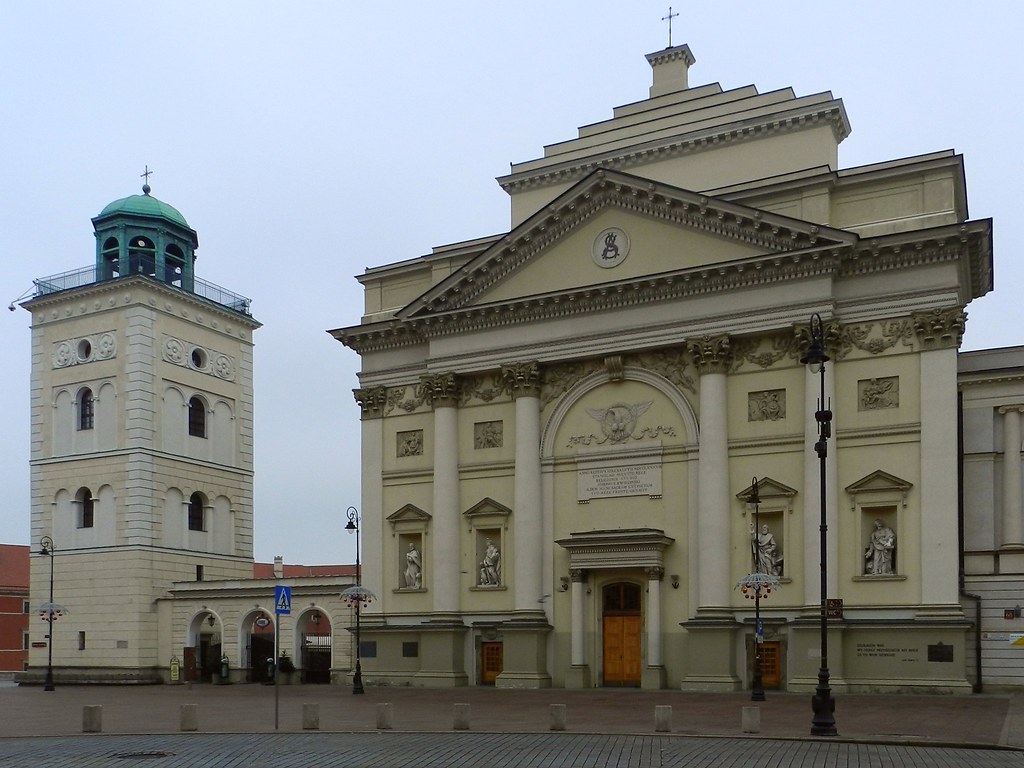 美しい内装と歴史溢れる雰囲気を楽しめる聖アンナ教会