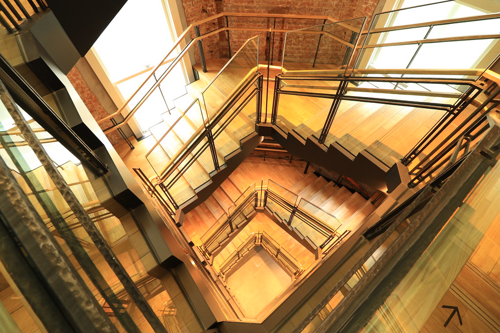 東京ステーションギャラリーの階段