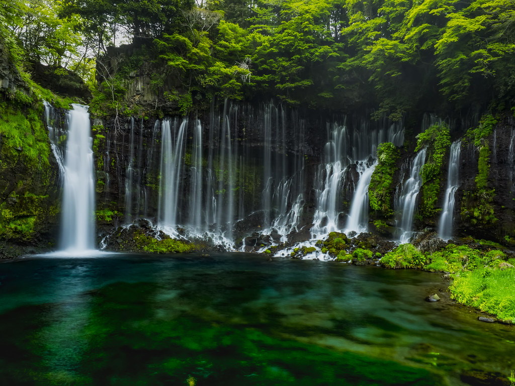 涼しい風と澄んだ空気を満喫、白糸ノ滝